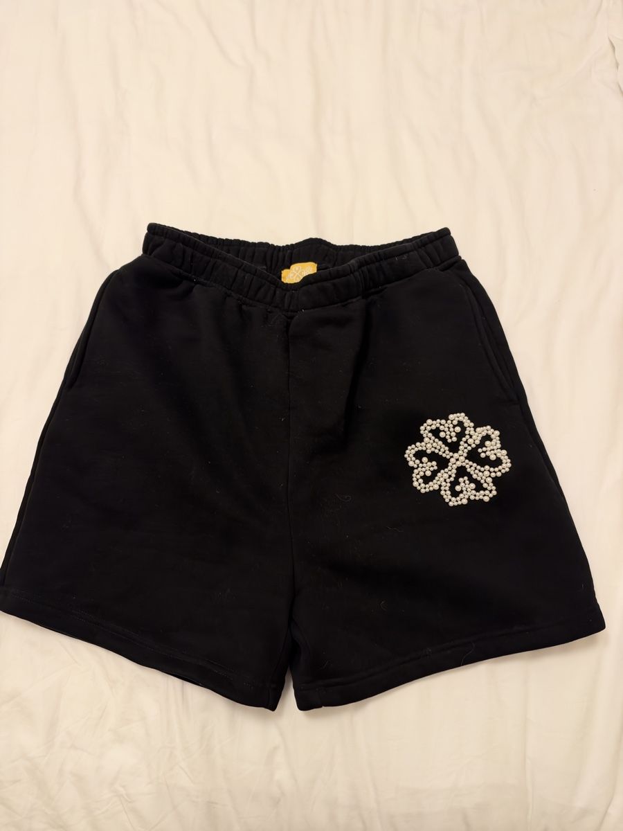 Hosen: Saint Shorts schwarz mit Perlen Applikation  – Gebraucht aus Olten von leoniee290118