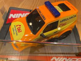 Ambulanz mit Licht Blaulicht SlotcaR Ninco 1:32 Neu