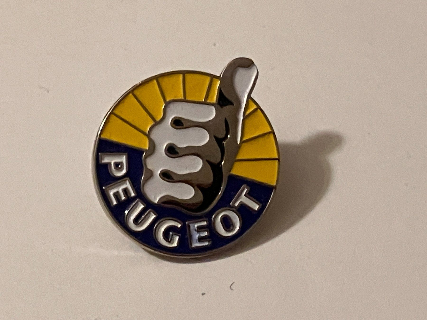 Placchette & Badge: 1 Pin Peugeot – Usato da Basel venduto da djwwpp
