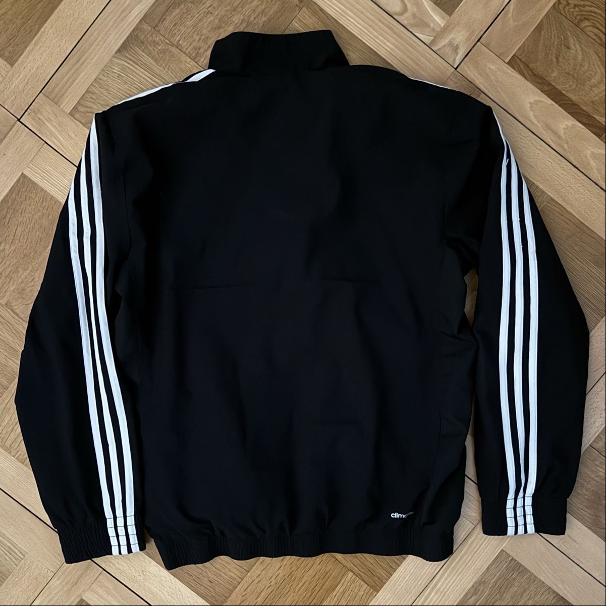 Adidas Vestes: Adidas Jacket black size M used – Neuf (Voir description) à solothurn par mil_ja.t 2