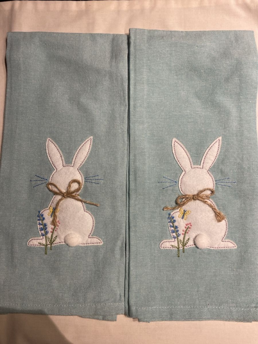 Tutte le decorazioni: 2x Easter Bunny Tea Towels Embroidered Blue Spring Decoratio – Nuovo e nell'imballaggio originale da Buttikon SZ venduto da Maxwelltime