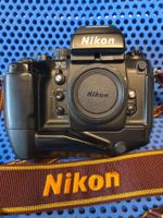 Nikon F4 mit MB-21