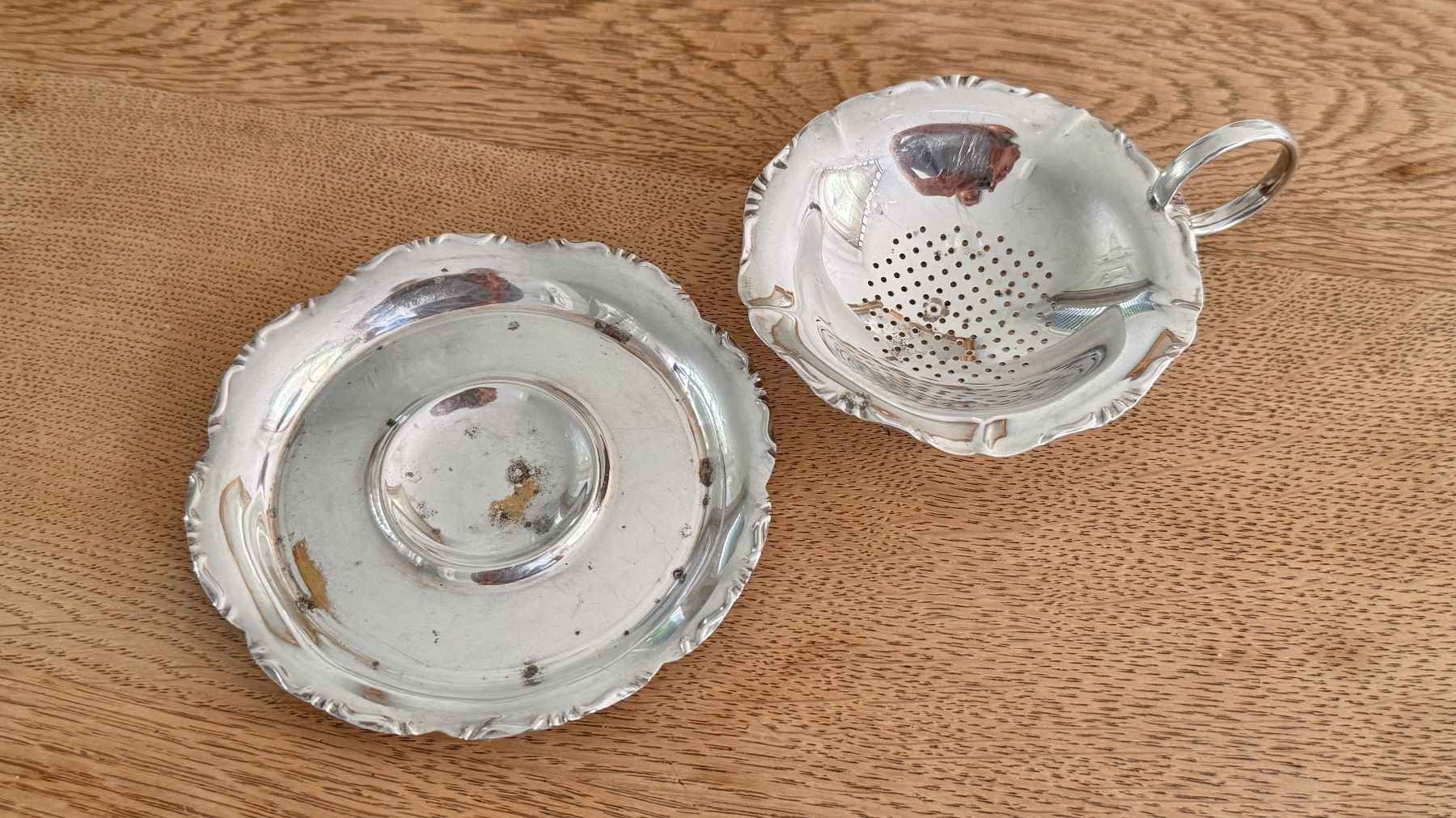Set di piatti: Wunderschönes antikes Teesieb Silber mit Untersetzer – Usato da Baar venduto da 001loulou 2