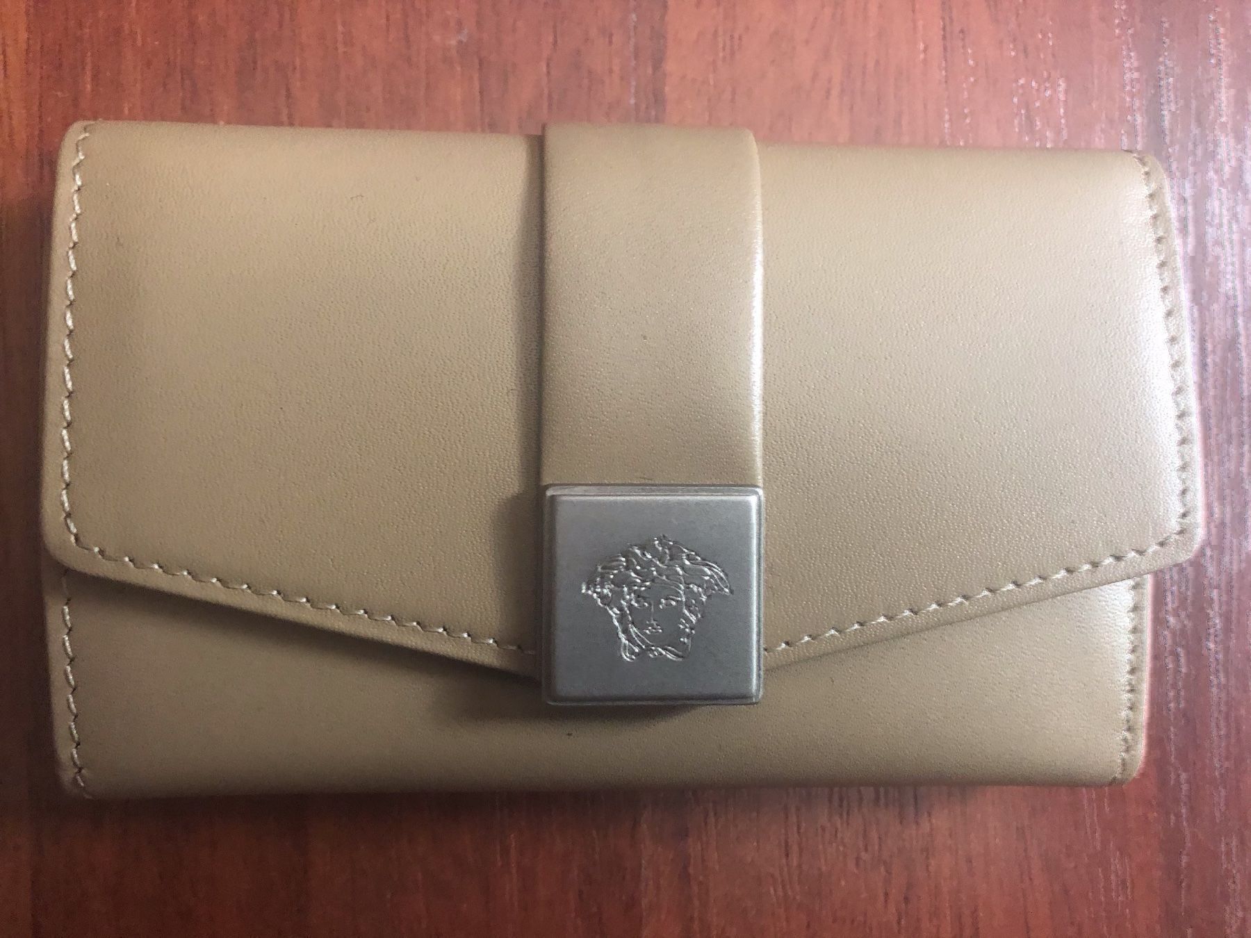 Versace Sonstige Kleidung & Accessoires: Versace Schlüsseletui beige – Neu und originalverpackt aus Unterseen von amj_zz7j