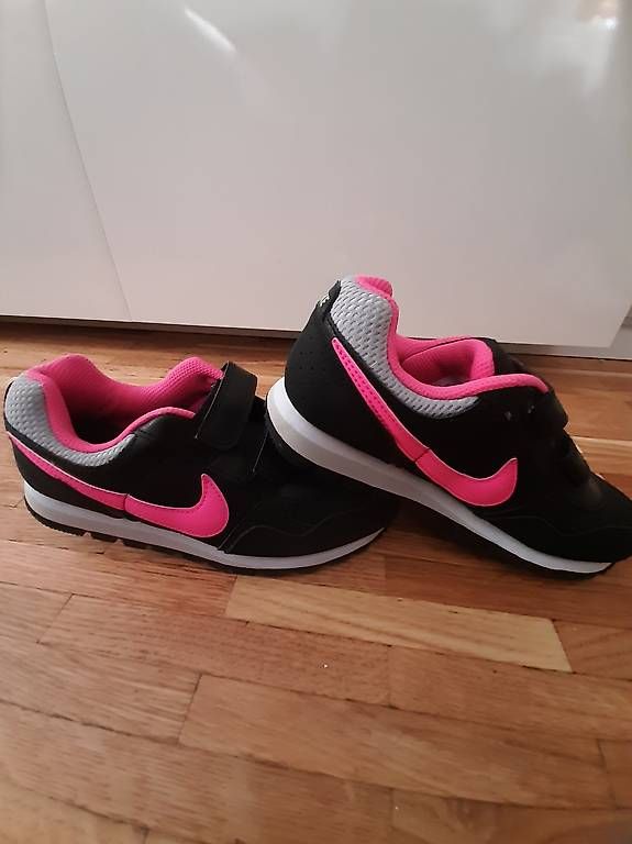 Scarpe per ragazze: Nike neuve taille 31.5 – Nuovo e nell'imballaggio originale da Lausanne venduto da RUBY.1990 1