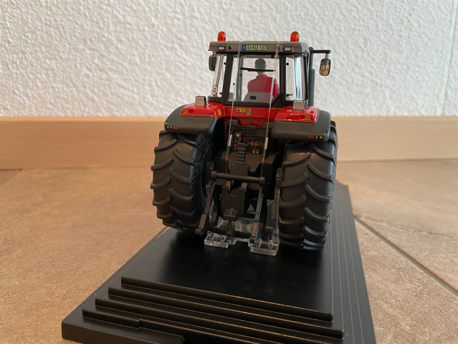 Massey Ferguson Trattori: SIKU Massey Ferguson 8270 Xtra – Nuovo e nell'imballaggio originale da Kreuzlingen venduto da Stefan1150 3
