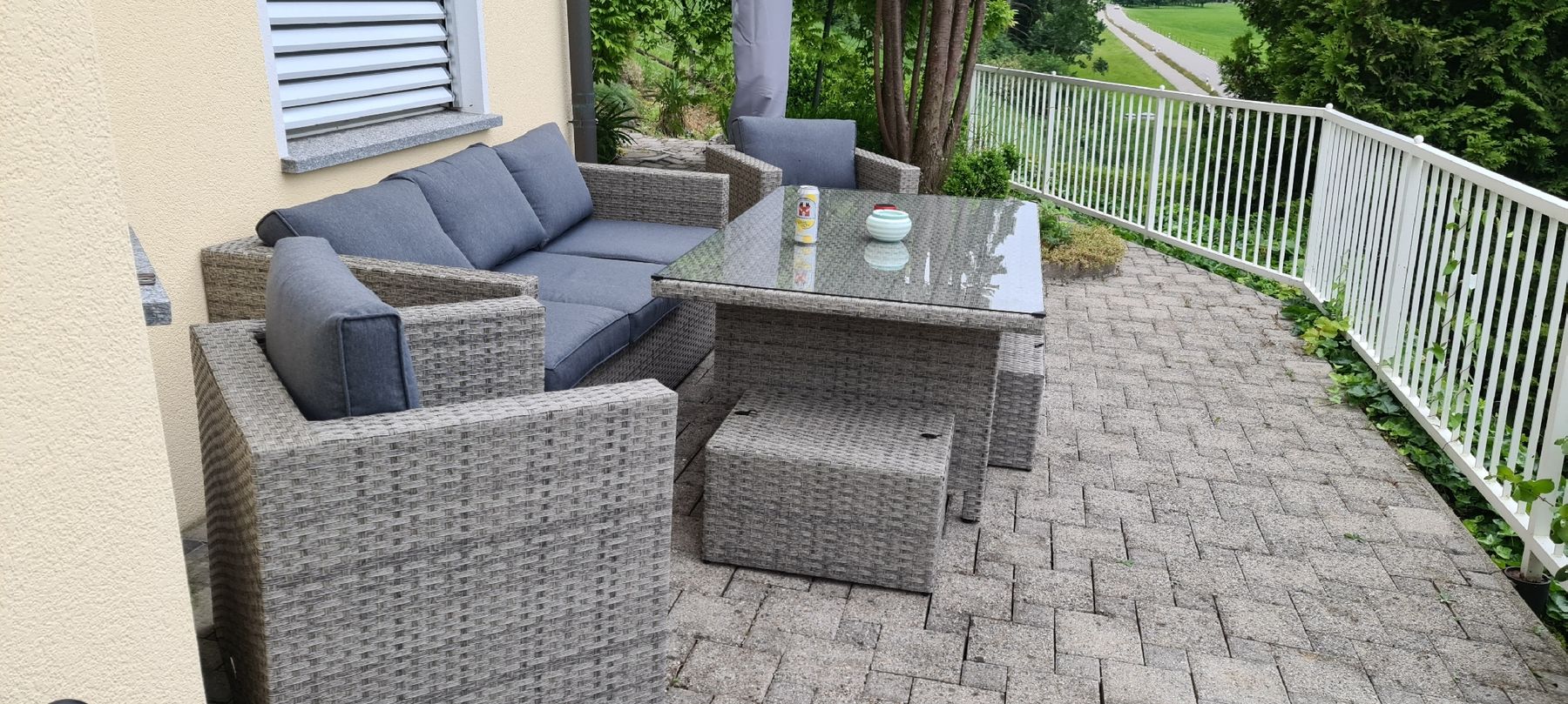 Set de table et chaises: Garten/Terassenlounge mit Esstisch – D'occasion à Henau par jen_x5q7 3