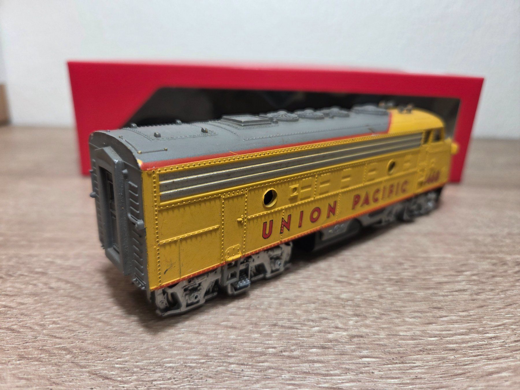 Modellini di ferrovie: Bachmann Diesellok 1468 Union Pacific H0 – Usato da St-Aubin-Sauges venduto da Lo_Go 3