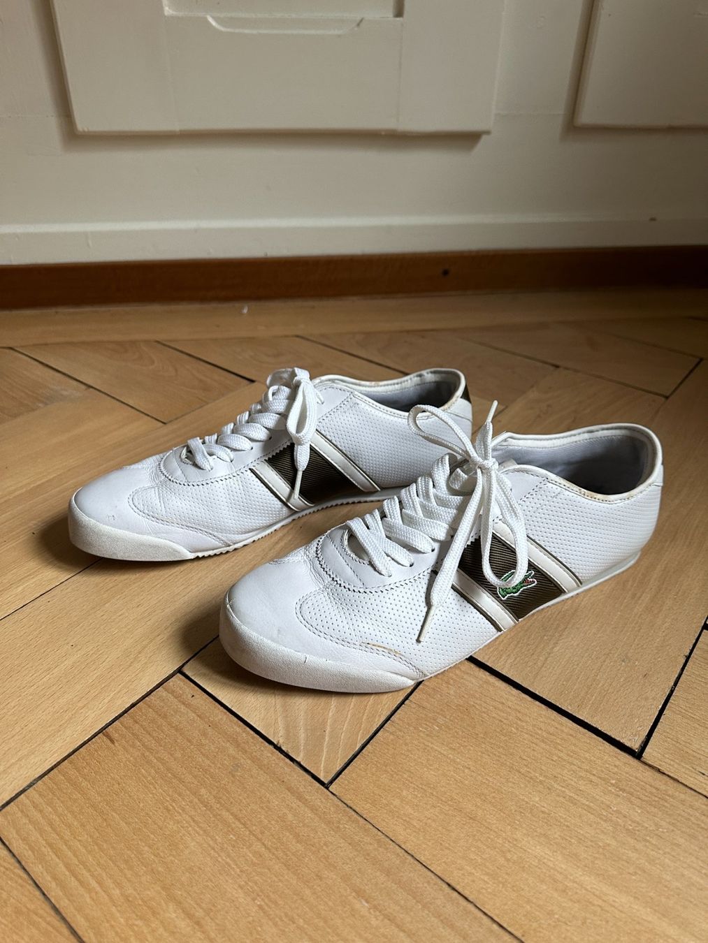 Lacoste Herrenschuhe: LACOSTE - Sneaker weiss 43 – Gebraucht aus Zürich von Diazaio