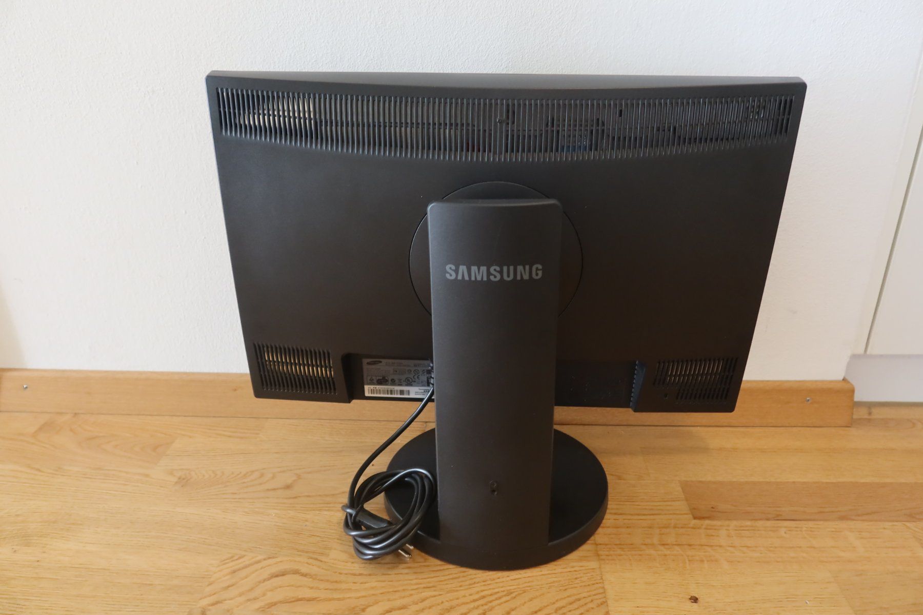 Samsung Monitor: Monitor Samsung 24438W – Usato da Erlenbach ZH venduto da milliway_42 2