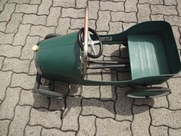 Antikes Pedalauto, kleines Kindertretauto