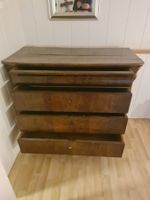 Commode ancienne en bois massif avec clés authentiques!