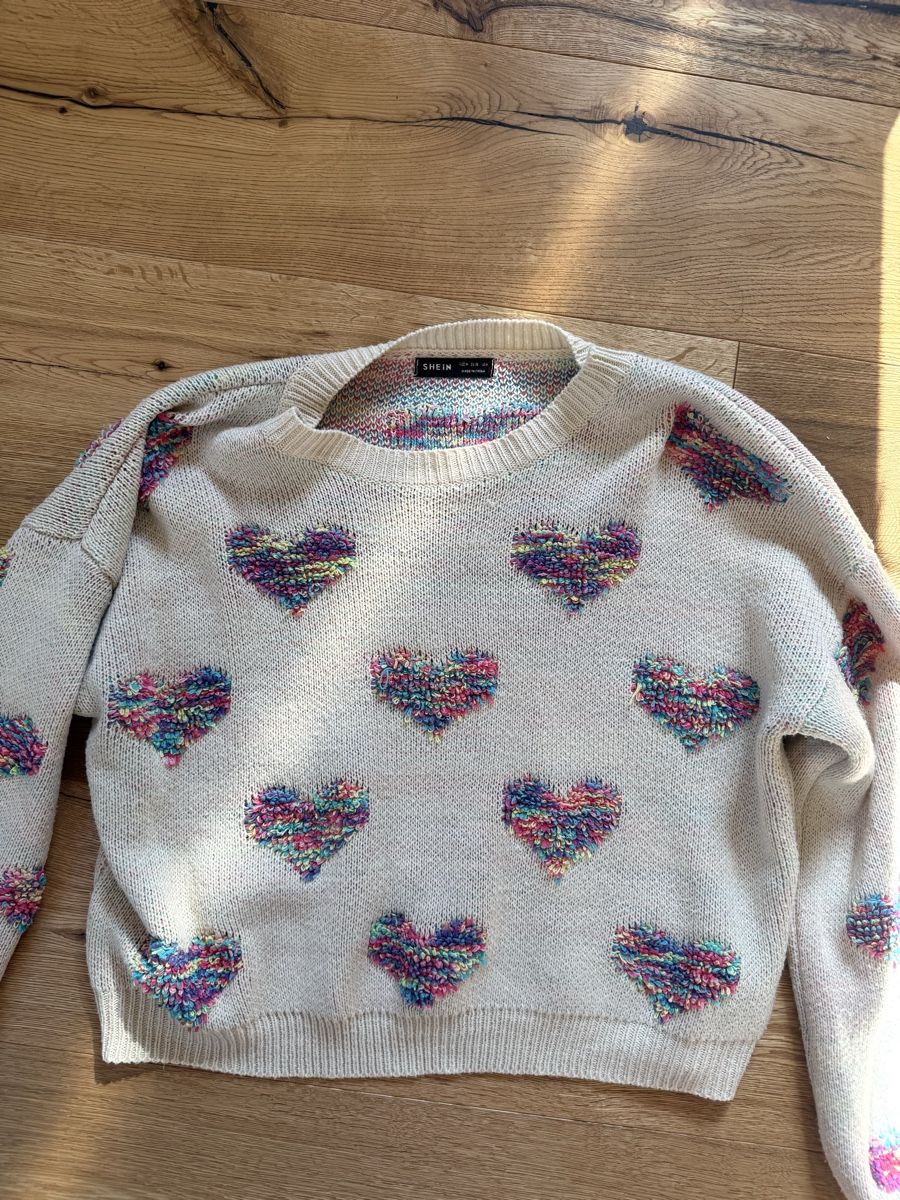 Pulls & Sweat-shirts: Pullover mit Herzen M – D'occasion à Hüttwilen par sar_8gj7