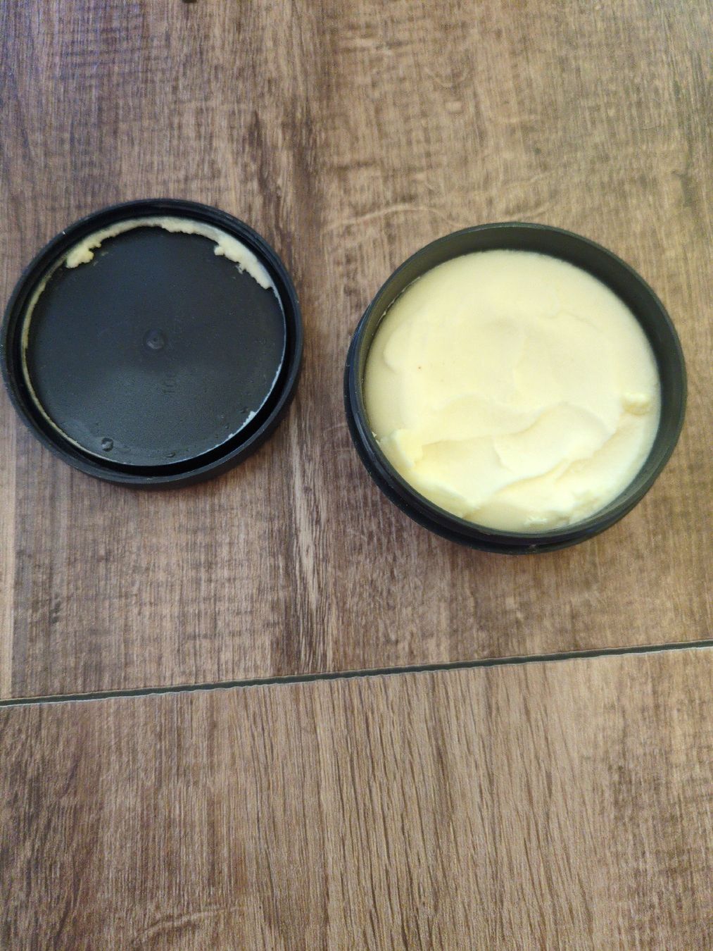 Unghie finte: LUSH Lemony Flutter Nagelhaut Butter 50g – Usato da Worb venduto da aba_t8l5 2