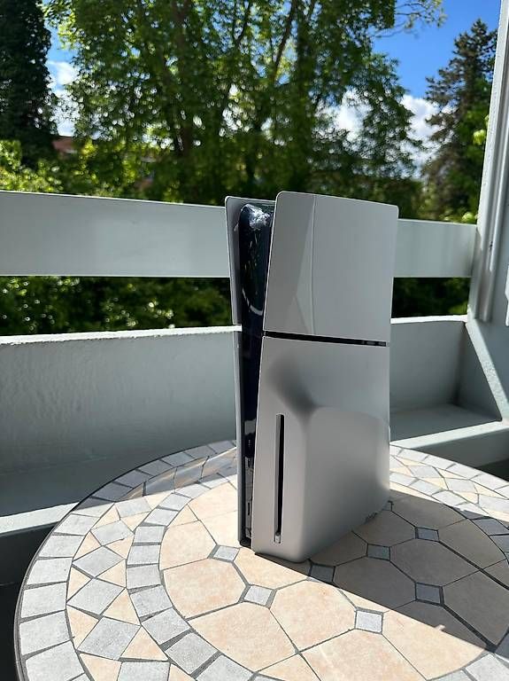 Console: PS5 SlimDisc + 2Controller + 3Games + Garantie Juni 27 – Usato da Suhr venduto da a_tec 2