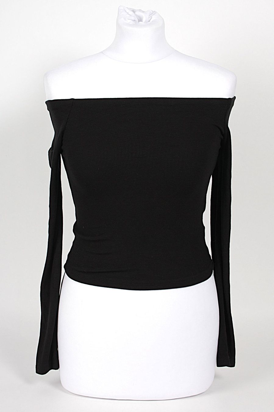 Pulls & Sweat-shirts: schwarzer Crop Top Pullover – D'occasion à Zollikofen par Restwert_Zollikofen
