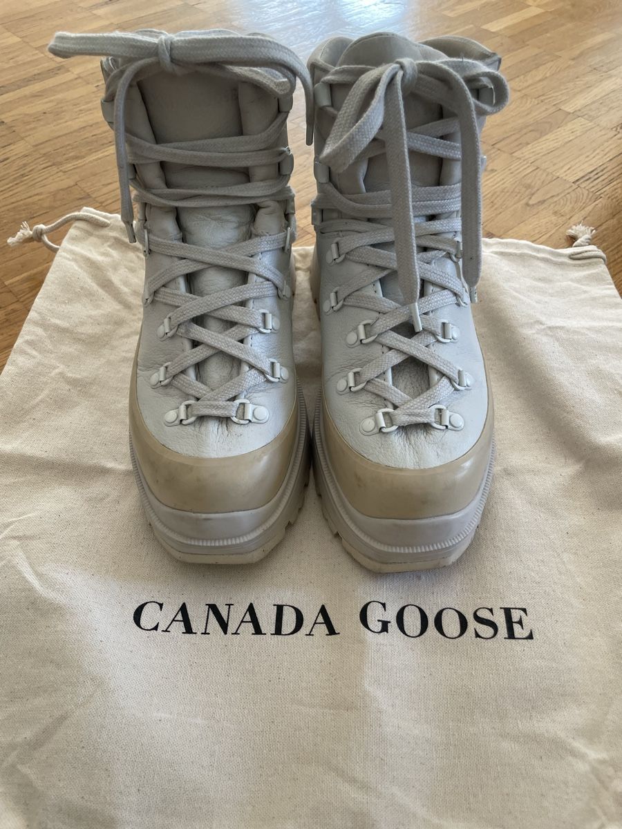 Canada Goose Damenschuhe: Canada Goose Boots – Neu (gemäss Beschreibung) aus Zürich von deb_j5d7