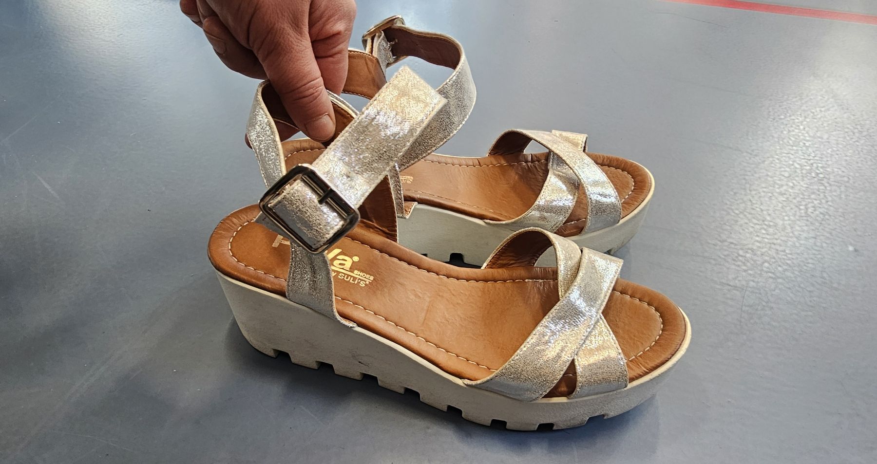 Scarpe da donna: Sommerliche Perla Sandalen, silber, Grösse 39 – Usato da Chur venduto da Aleksandra6 1