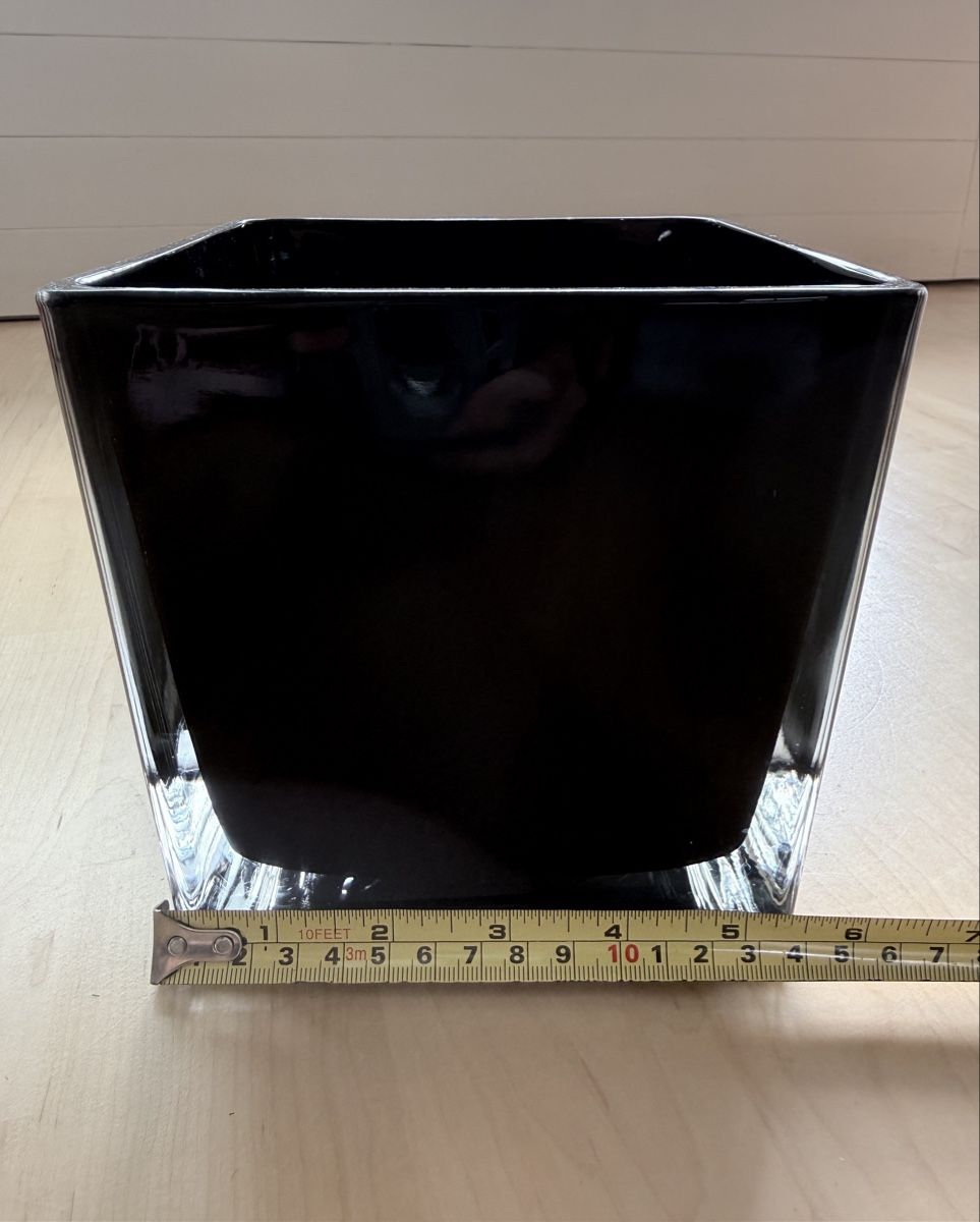 Vasi & Recipienti: Chic Square Black Glass Vase – Usato da Cham venduto da cec_b78y