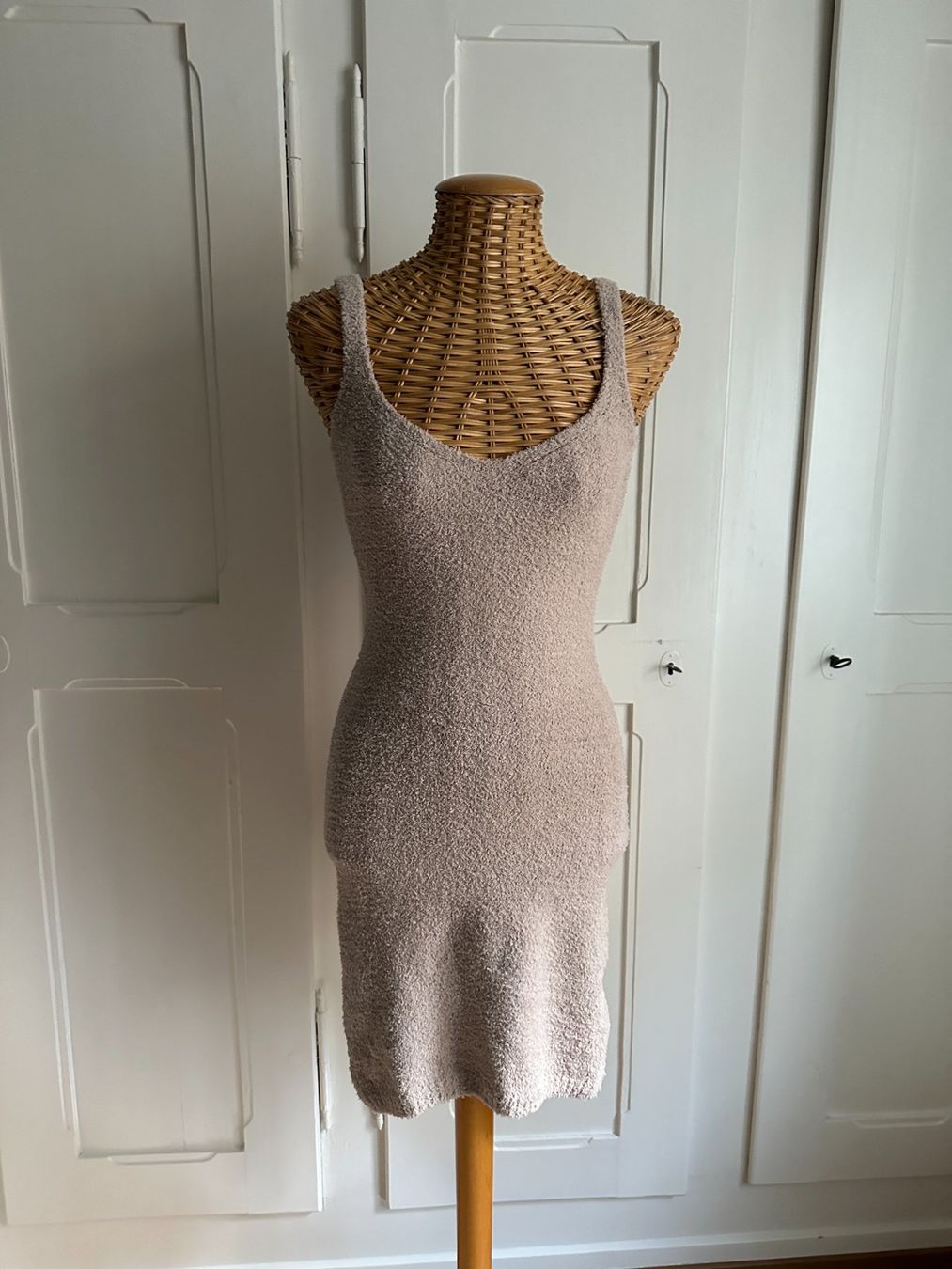 Shein Vestiti: SHEIN - Plüschkleid beige weich 36 – Usato da Zürich venduto da Diazaio