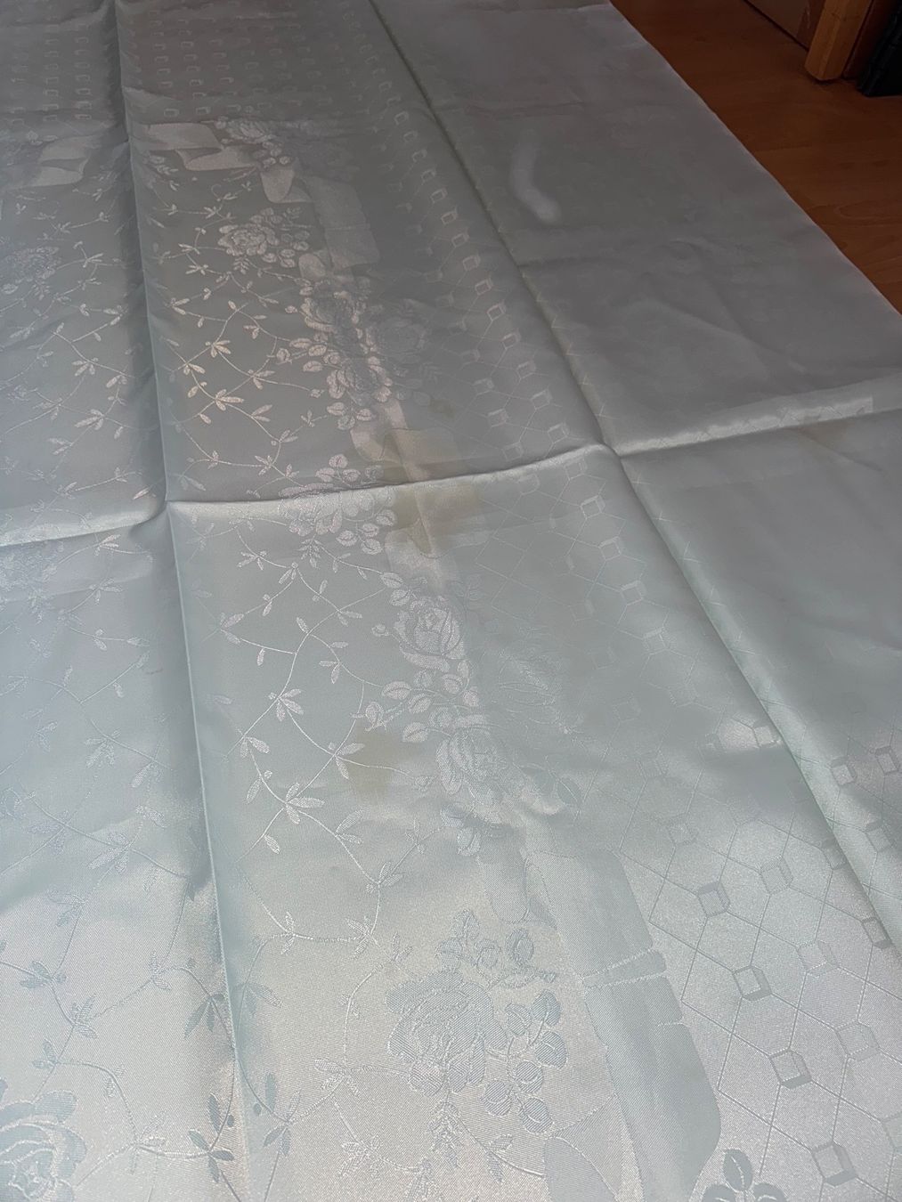 Altra biancheria da tavola: sehr grosse Tischdecke – Usato da Grosswangen venduto da Second_hand_paradise 1