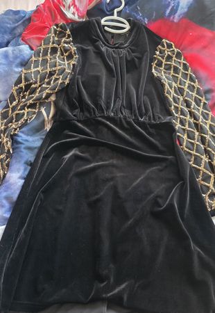 Kleid schwarz Samt mit goldenen Pailletten Ärmeln