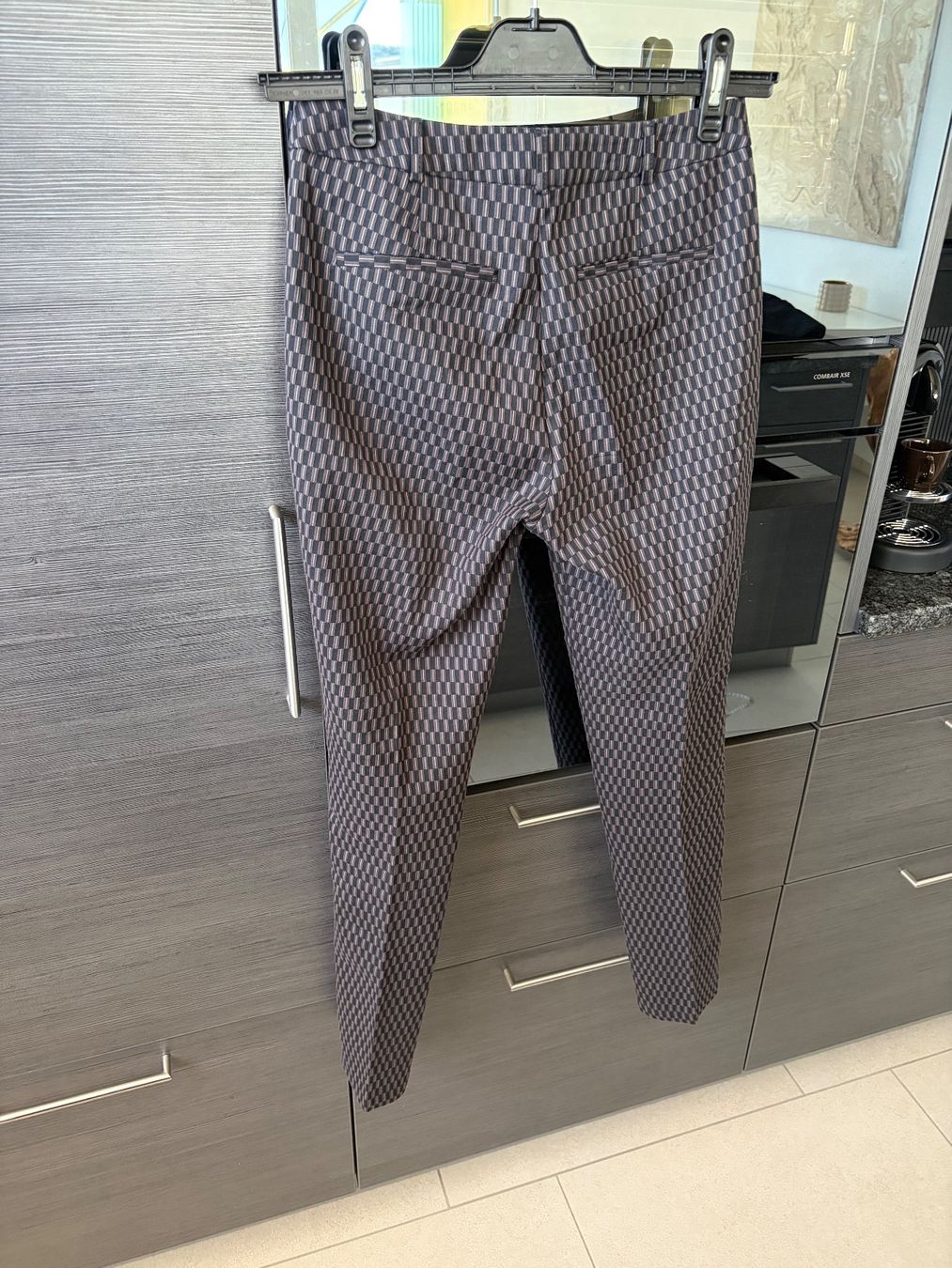 Hugo Boss Pantaloni: HUGO BOSS Hose Gr. 36 Jacquard Muster Anthrazit Rosé – Nuovo (secondo la descrizione) da Wallisellen venduto da Lan_82sz 3