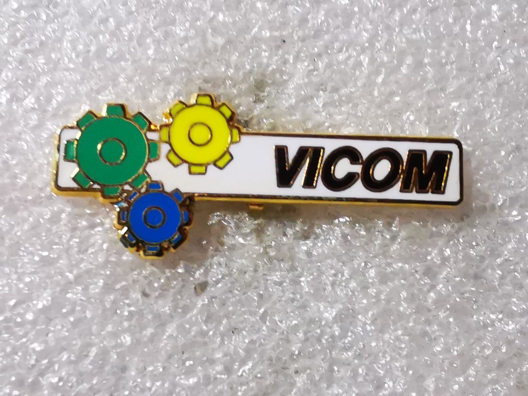 Placchette & Badge: Ansteckpin 154: Vicom – Usato da Oppligen venduto da Pin-Fall-Shop