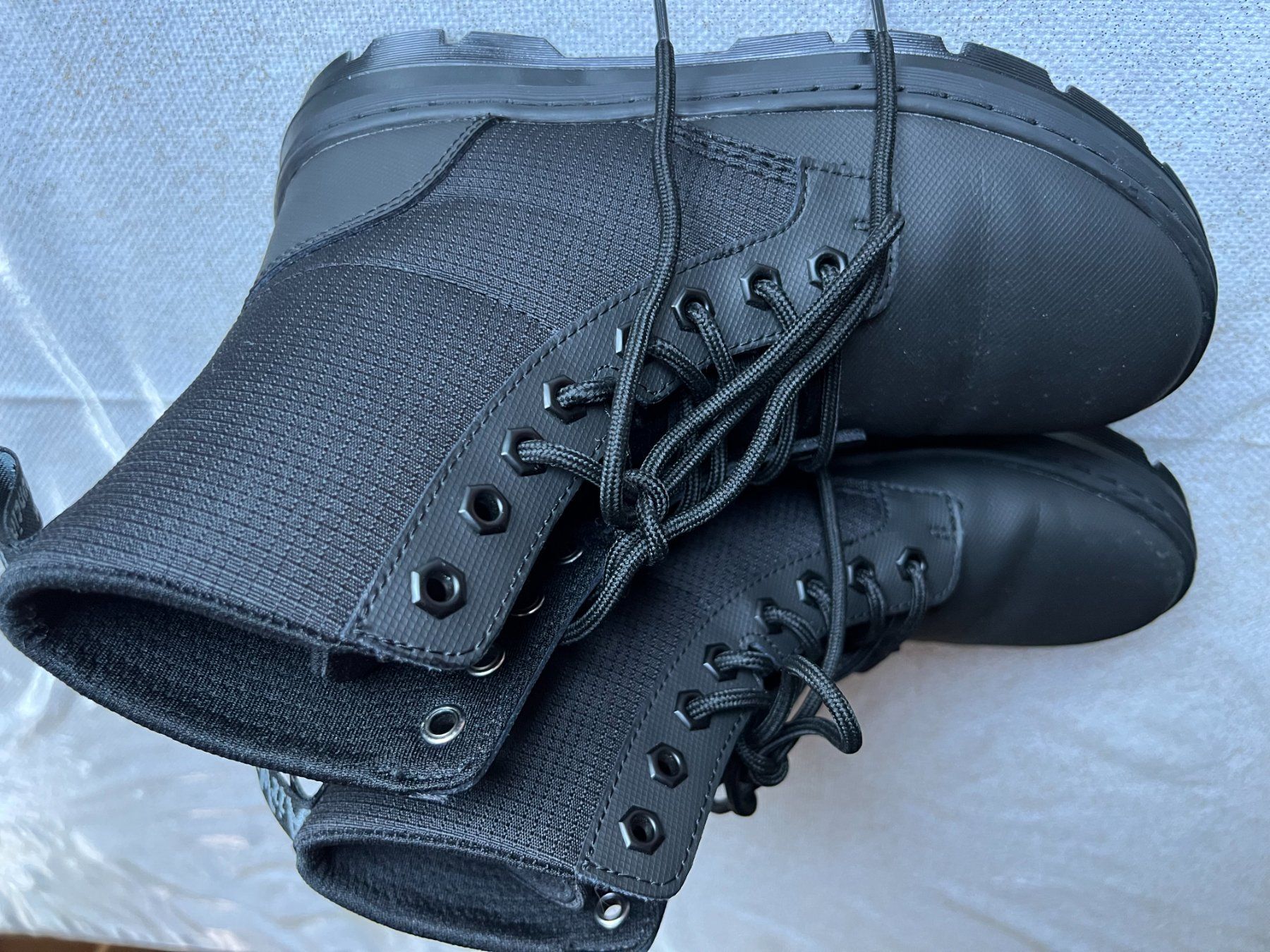 Damenschuhe: Dr. Martens – Neu (gemäss Beschreibung) aus Mörel von Emozia