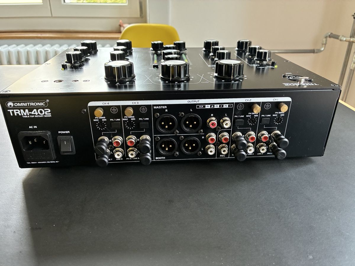Console di mixaggio: Omnitronic TRM-402 – Usato da Zürich venduto da flohhaufen 2
