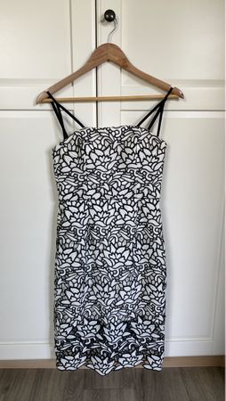 Elegant Lace Wedding Guest Dress - Size 36