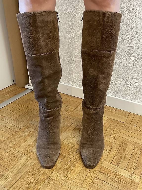 Scarpe da donna: Bottes en daim – Usato da Gland venduto da Khazmur1 1
