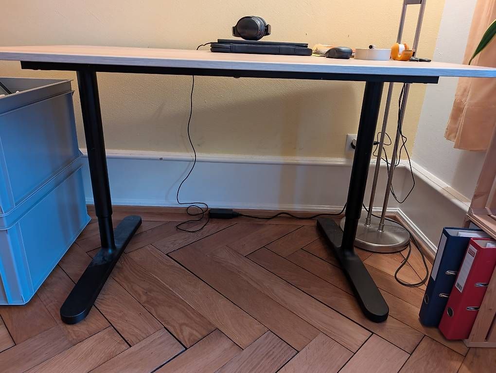 Schreibtische: Ikea Bürotisch – Gebraucht aus Basel von Gluggi01 2