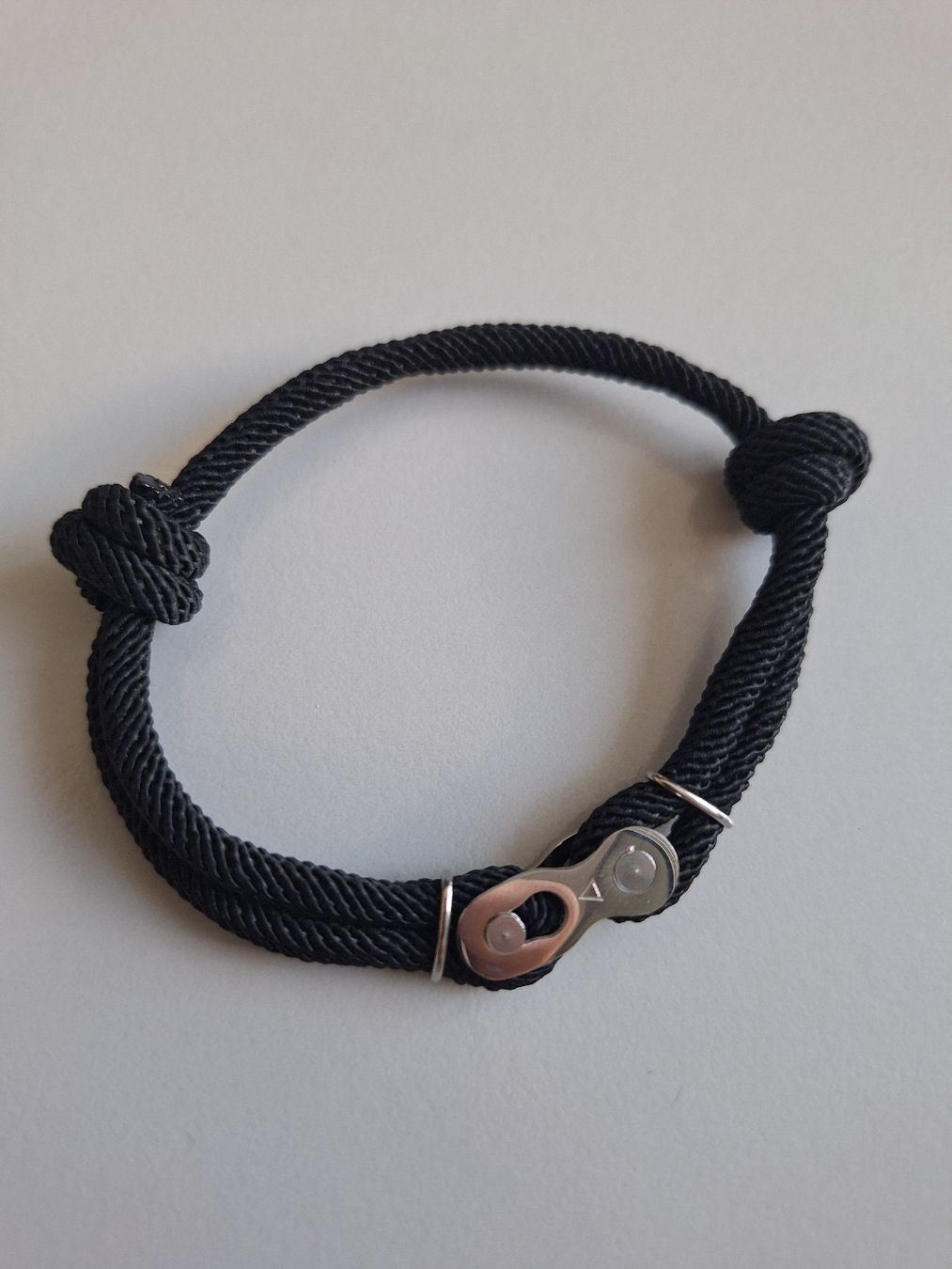 Bracelets: Armband schwarz mit Kettenschlosa – Neuf avec emballage d'origine à Jona par SL95