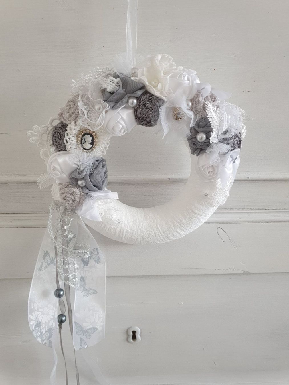 Tutte le decorazioni: Kranz Deko Shabby Chic Spitze Geschenk Muttertag Grau Weiss – Nuovo e nell'imballaggio originale da Gossau ZH venduto da Goes05 7