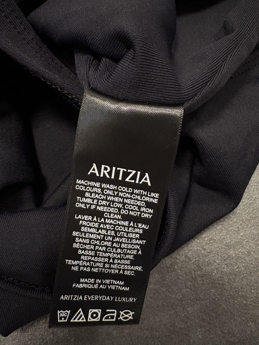 Top: Aritzia Original Contour Pursue Bodysuit S – Nuovo (secondo la descrizione) da Rümlang venduto da svent 8