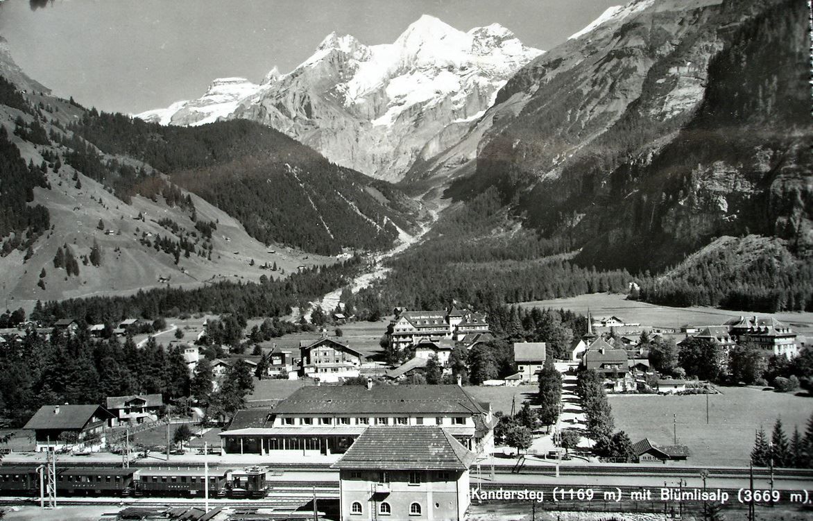 Cartes postales: KANDERSTEG Bahnhof mit Bahn – D'occasion à Jona par philajona