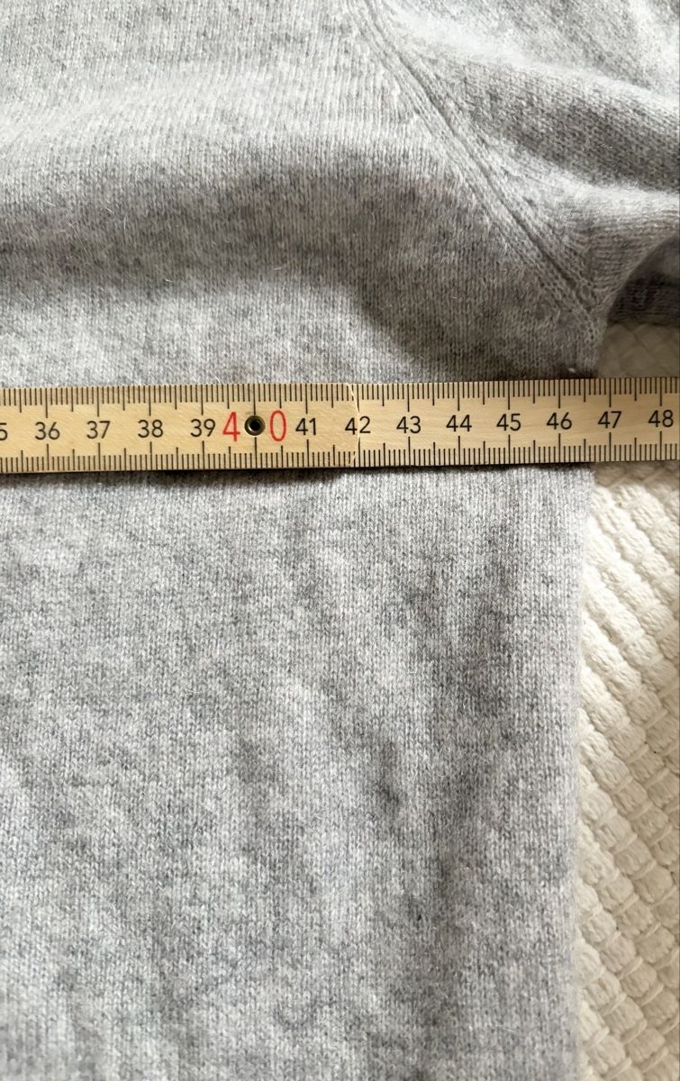 Maglioni & Felpe: Damen Kaschmir Strickjacke grau Grösse M  – Usato da Gossau venduto da Magic999 3
