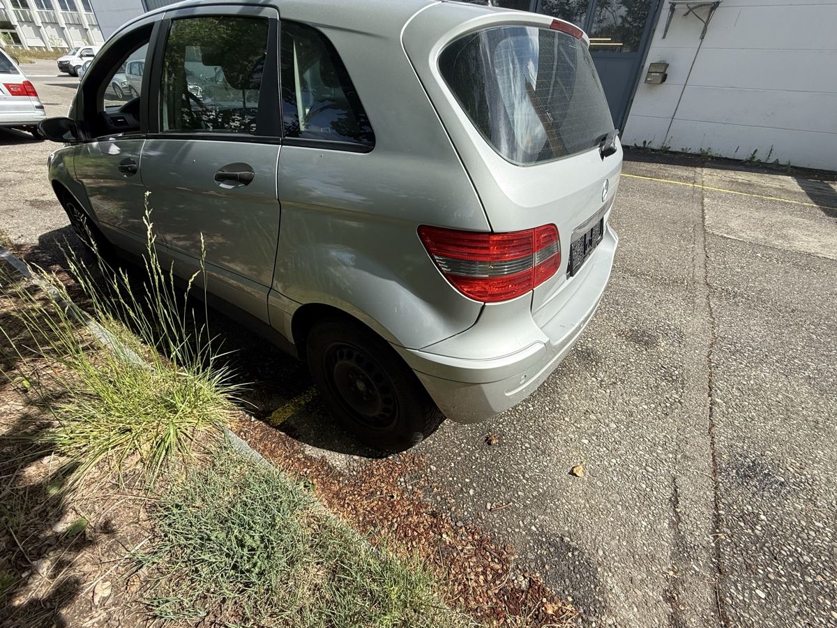 Mercedes-Benz Automobili: Mercedes Benz B 200  – Difettoso da Urdorf venduto da Evo71 3