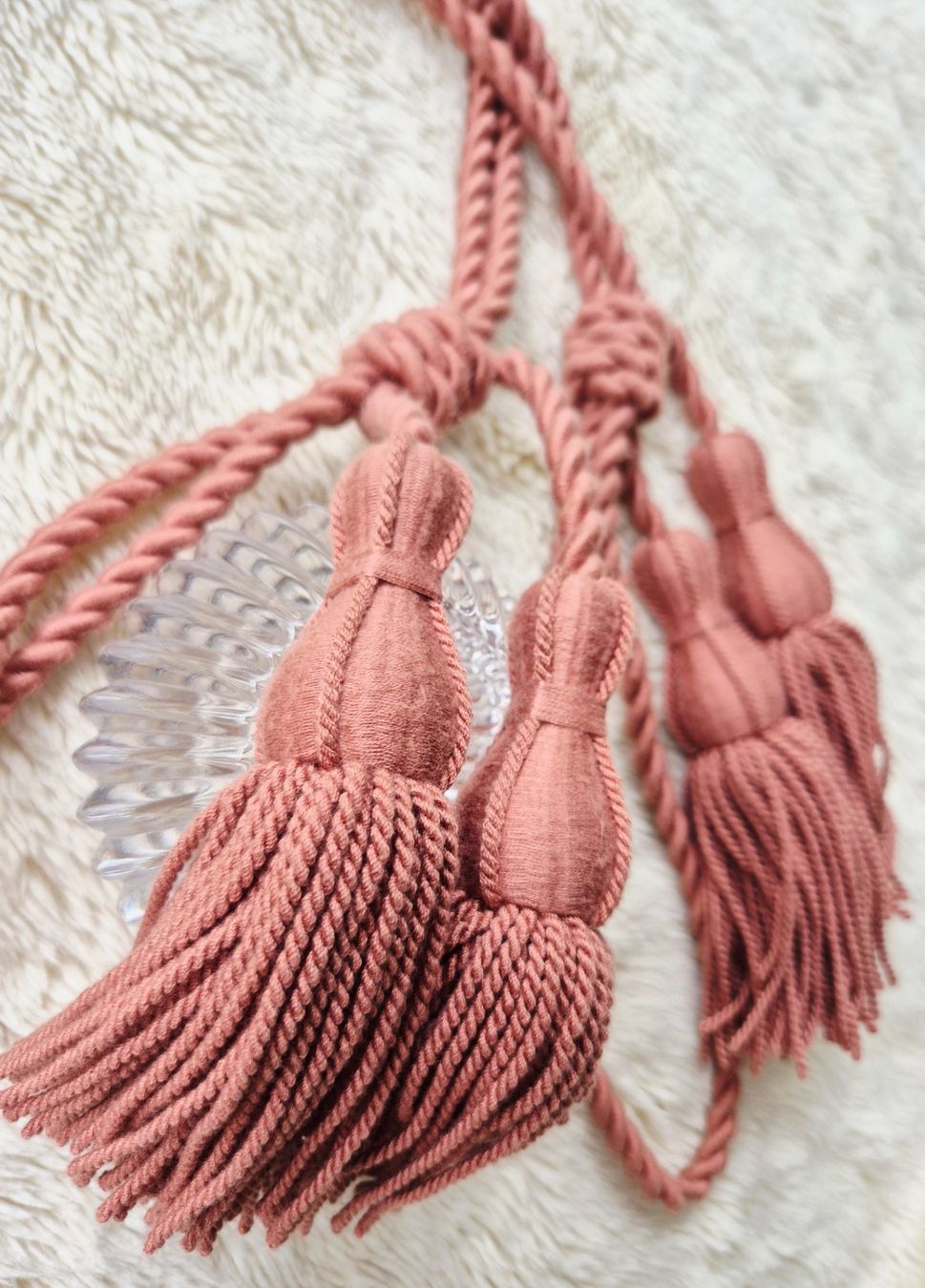 Altro in Decorazioni & Accessori: QUASTEN VORHANGHALTER RAFFHALTER ROSA MAJESTÄTISCH GARDINEN – Usato da Elsau venduto da the-colorful-side