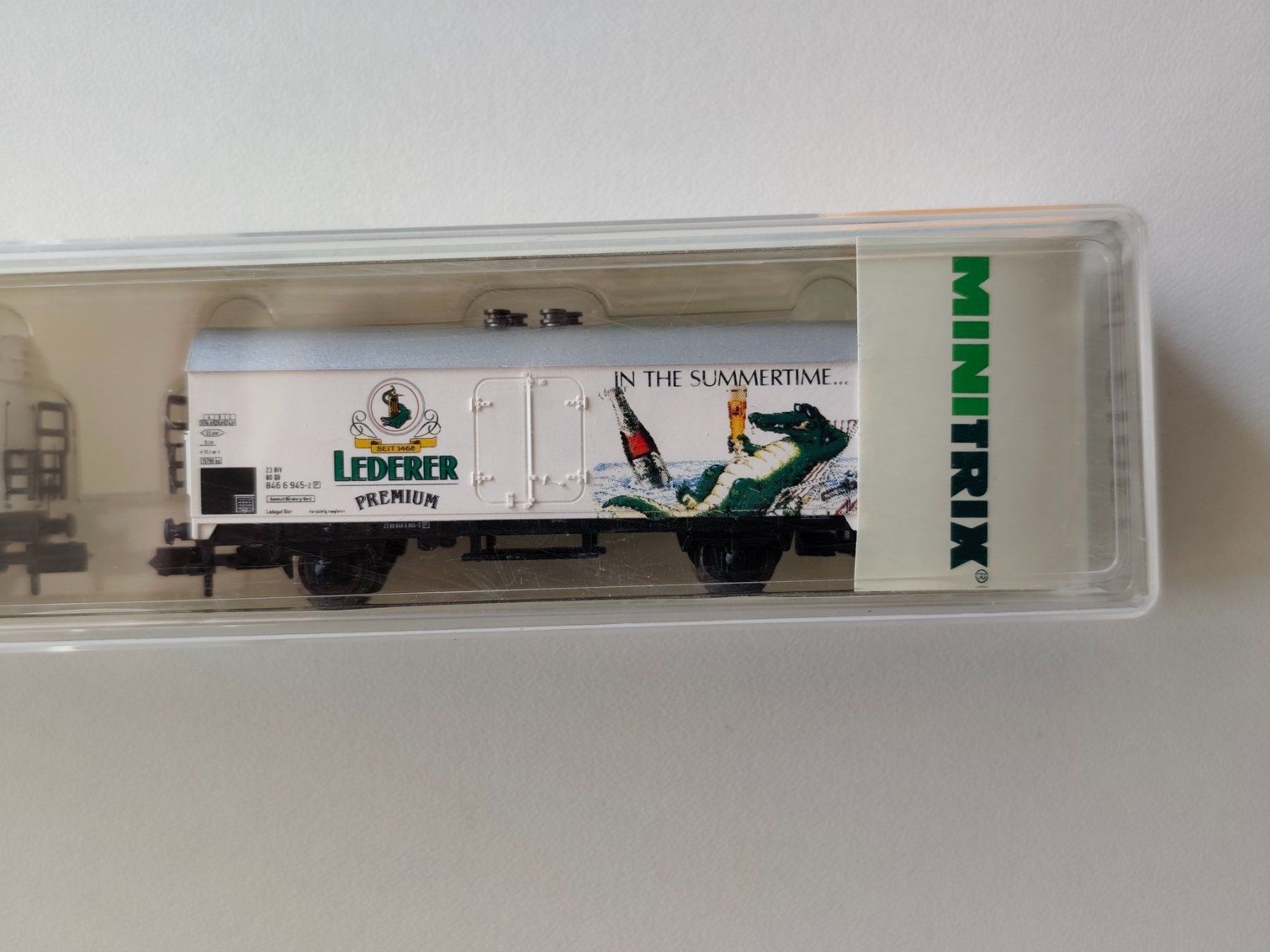 Trix Modellini di ferrovie: 2 Kühlwagen "Ledererbräu Premium" der DB von Minitrix N – Nuovo e nell'imballaggio originale da La Chaux-de-Fonds venduto da Sekado 2