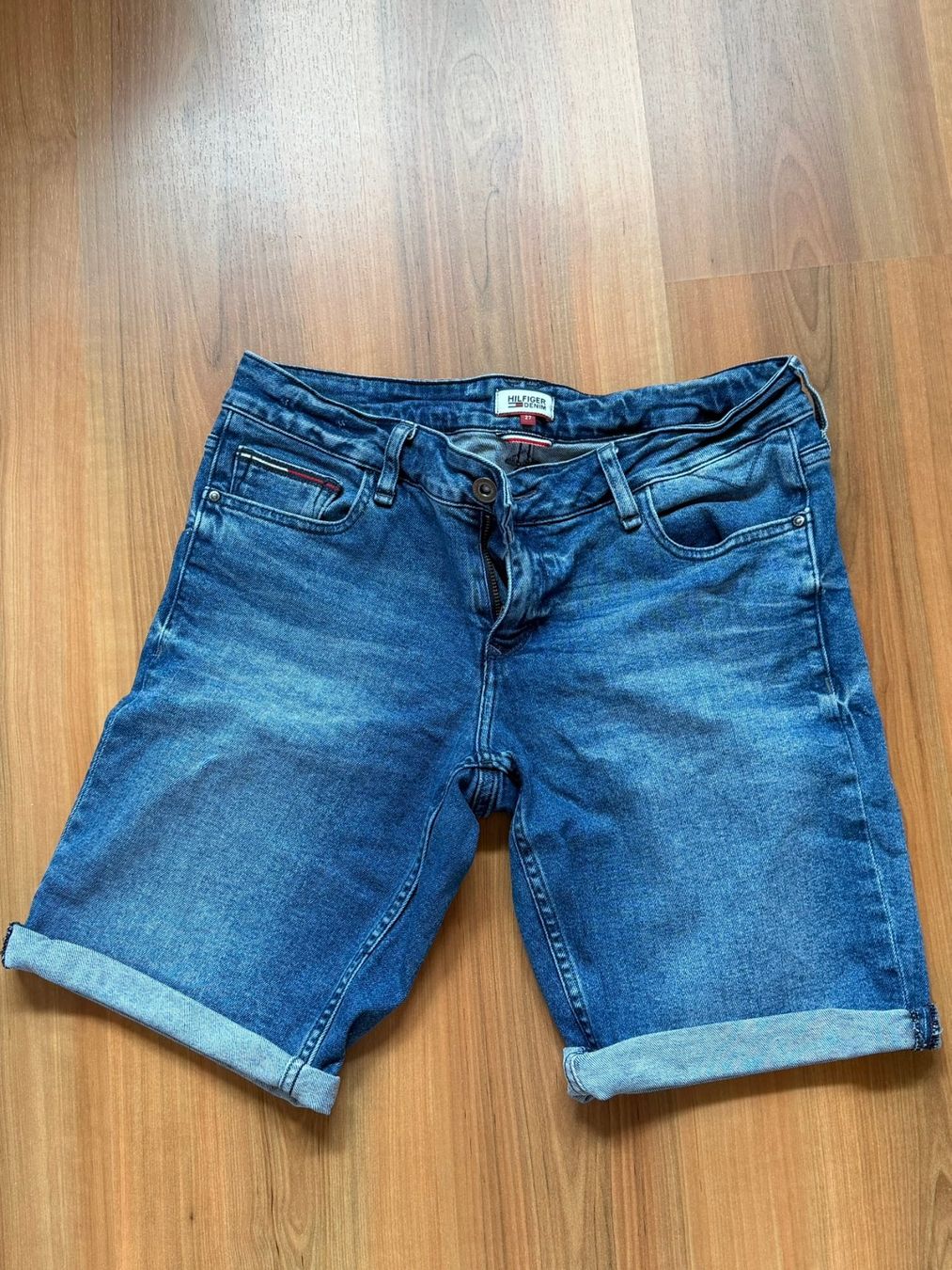 Tommy Hilfiger Pantaloni: Bermudas von Tommy Hilfiger – Usato da Burgdorf venduto da Bizeli