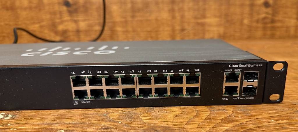 Hub & Switch: Cisco Switch, SG200-18 – Usato da Rüti ZH venduto da Philippek 4