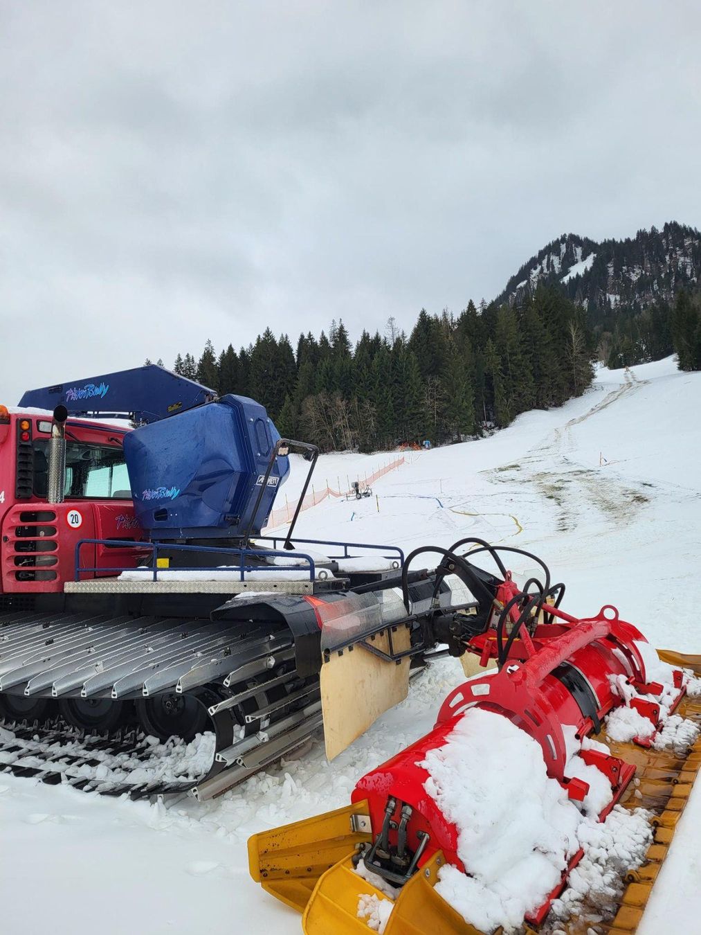 Kit di modellismo & Modellini statici: Pistenbully Kässbohrer PB 300 mit Seilwinde – Usato da Luzern venduto da le_z5xD 1