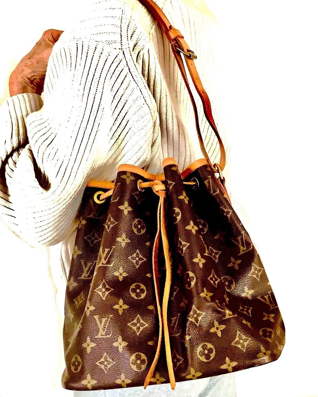 Louis Vuitton Borse da donna: Louis Vuitton Noe Petit Monogram Innen+Aussen Top – Usato da Küsnacht ZH venduto da Vuit-on 5