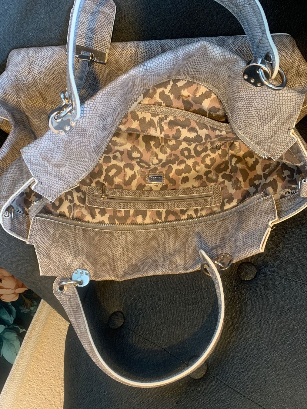 Guess Borse da donna: Tasche GUESS neuwertig – Nuovo (secondo la descrizione) da Faulensee venduto da Floeur 2