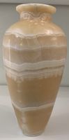 Vase en albâtre tourné