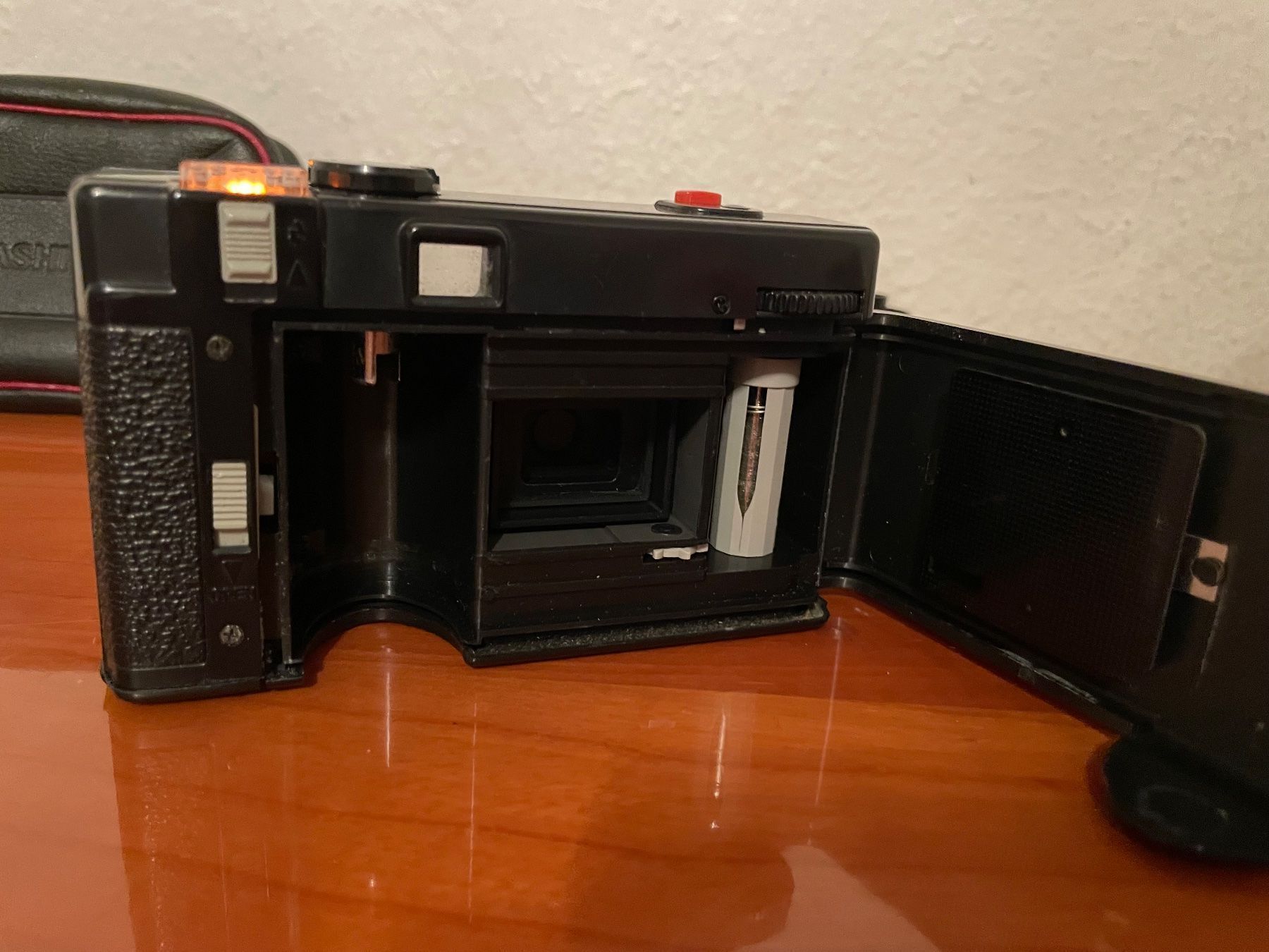 Yashica Fotocamera: YASHICA PARTNER ANALOG KAMERA – Usato da Zürich venduto da semi16 4