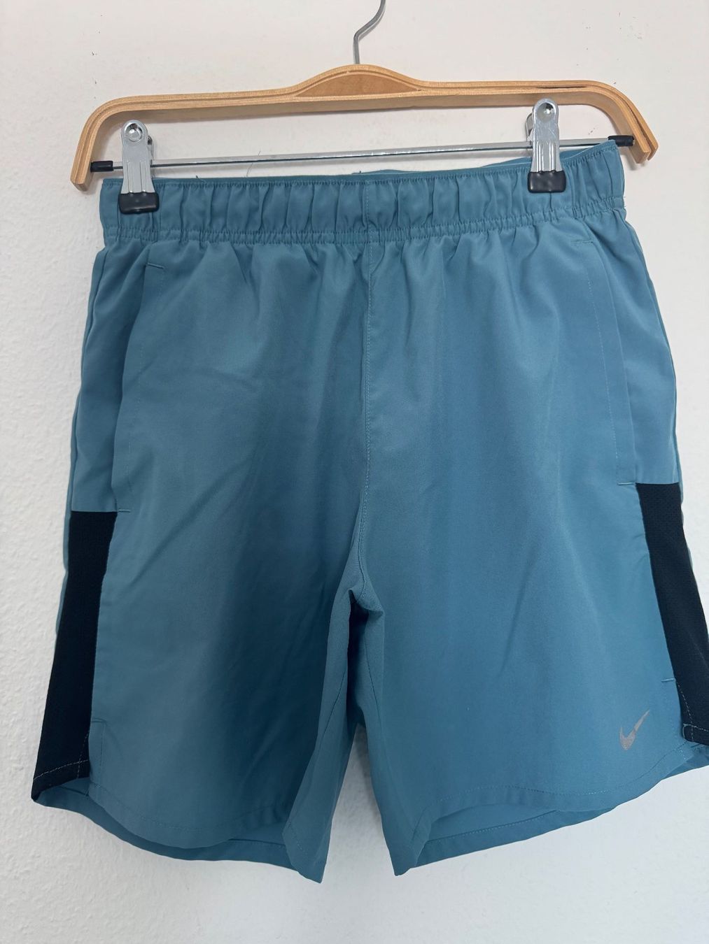 Nike Pantaloni: Short Nike bleu taille M – Usato da Chatelaine venduto da lae_7h8n
