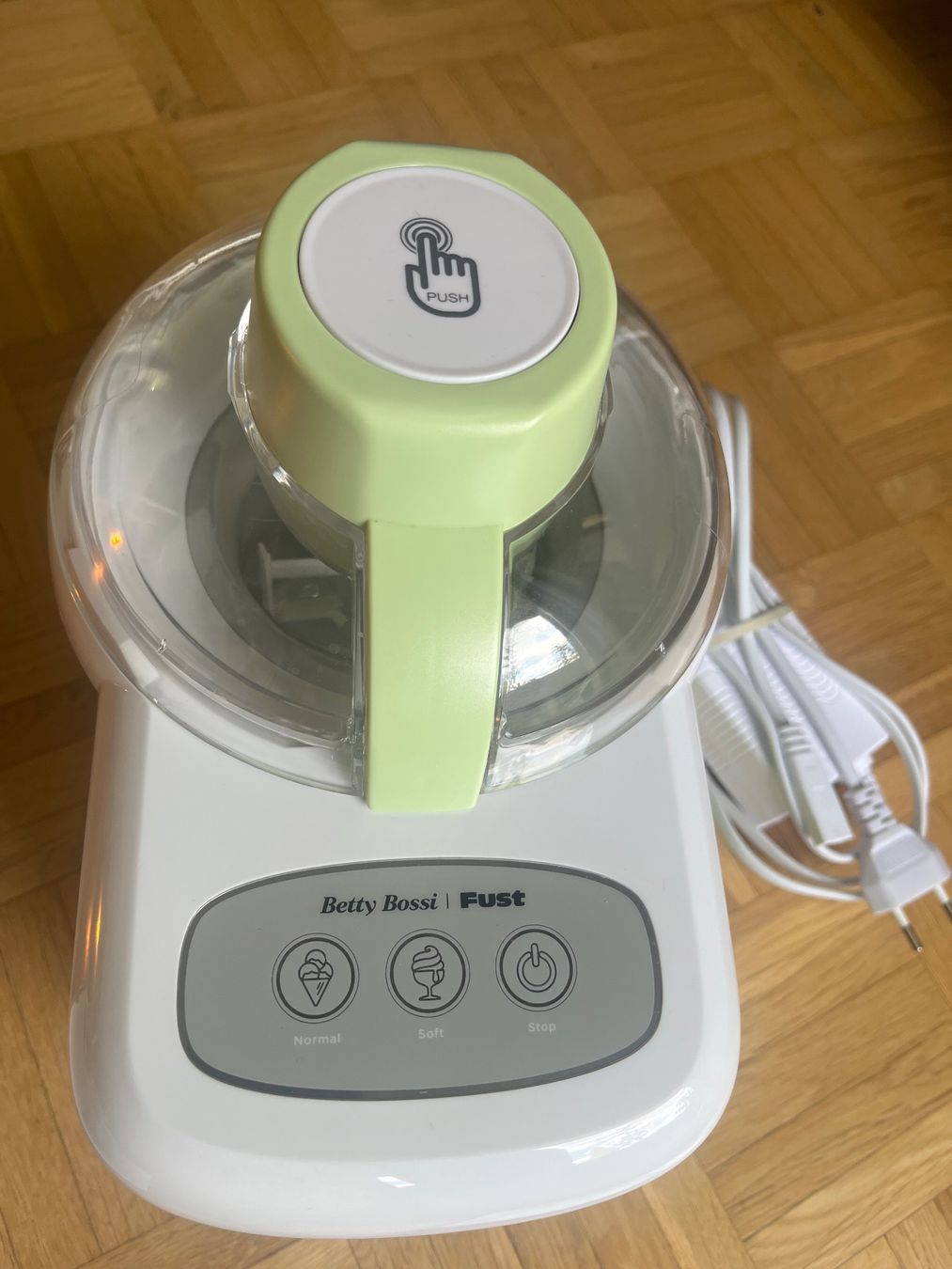 Betty Bossi Elettrodomestici da cucina: Glacemaschine Betty Bossy – Usato da Wetzikon ZH venduto da Ardnaxella 3